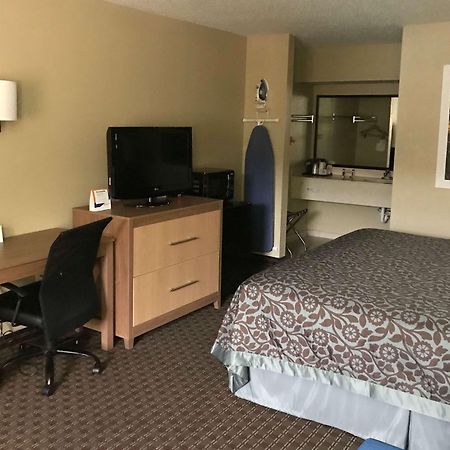 Days Inn By Wyndham Lexington-Columbia Extérieur photo