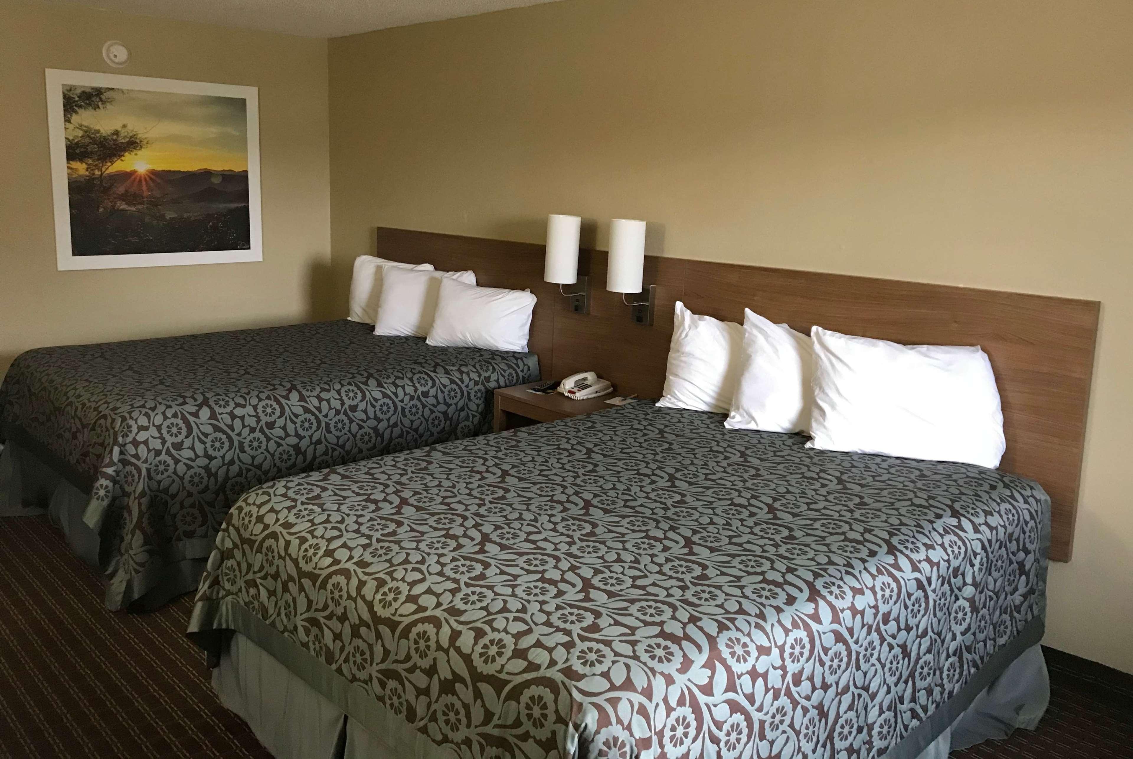 Days Inn By Wyndham Lexington-Columbia Extérieur photo