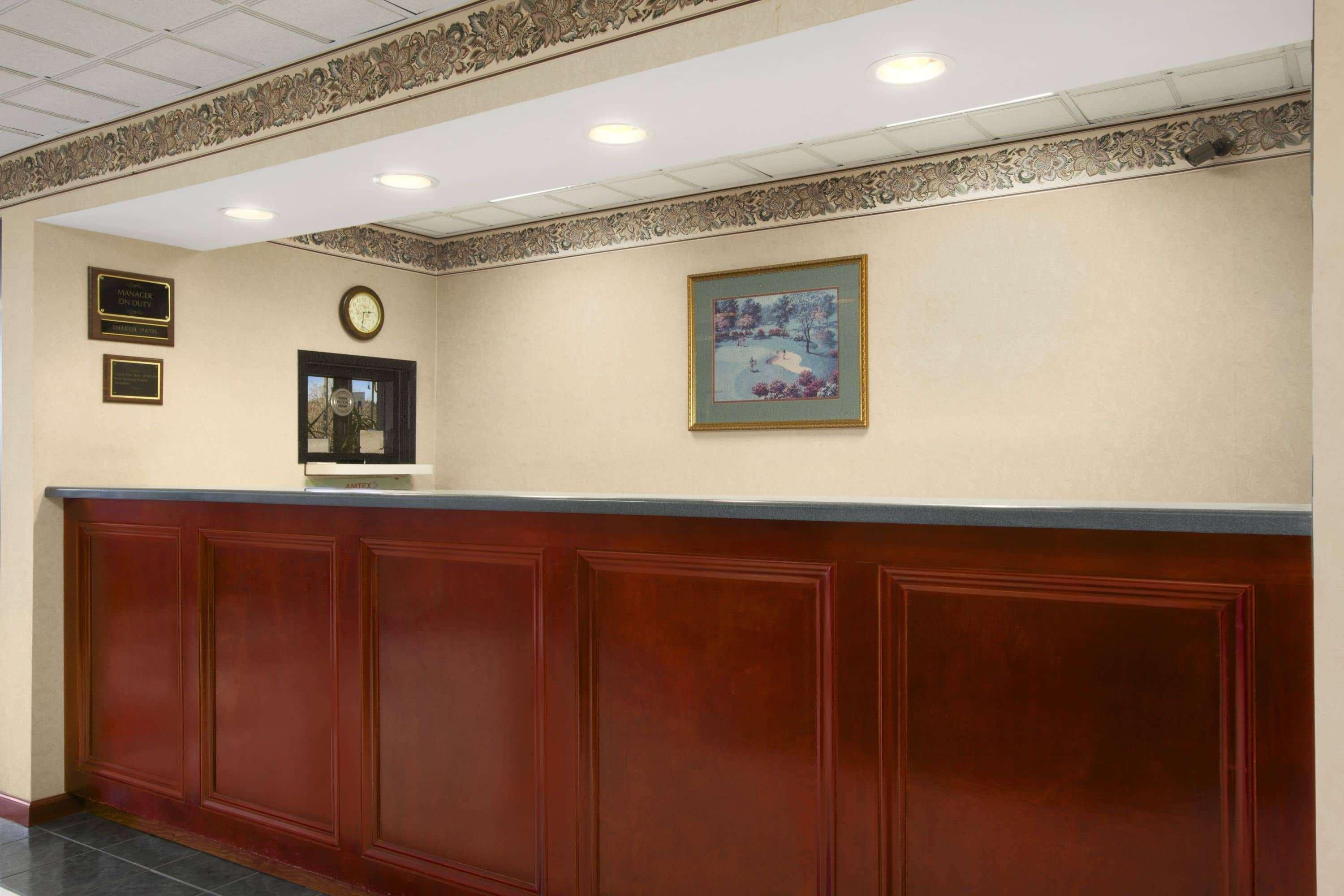 Days Inn By Wyndham Lexington-Columbia Extérieur photo