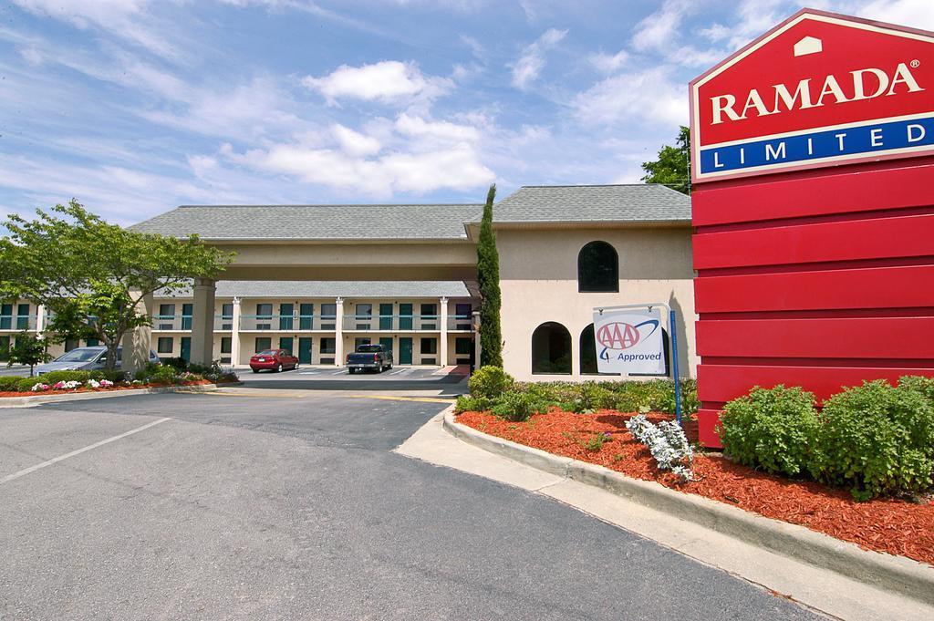 Days Inn By Wyndham Lexington-Columbia Extérieur photo