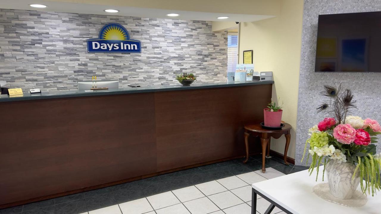 Days Inn By Wyndham Lexington-Columbia Extérieur photo