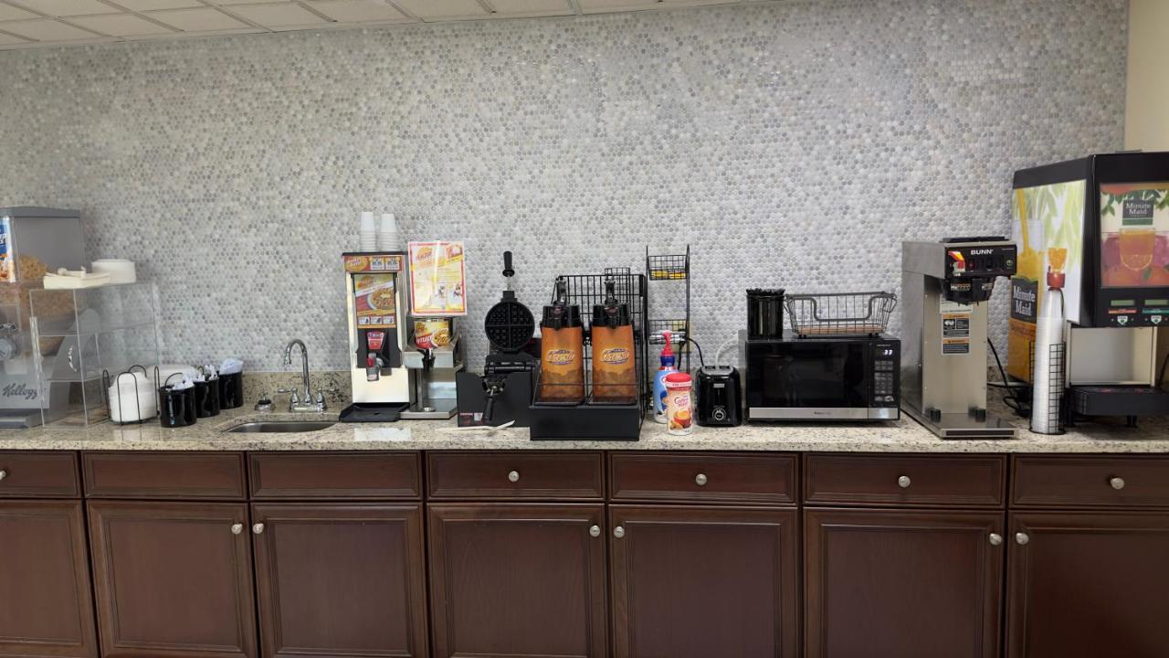 Days Inn By Wyndham Lexington-Columbia Extérieur photo
