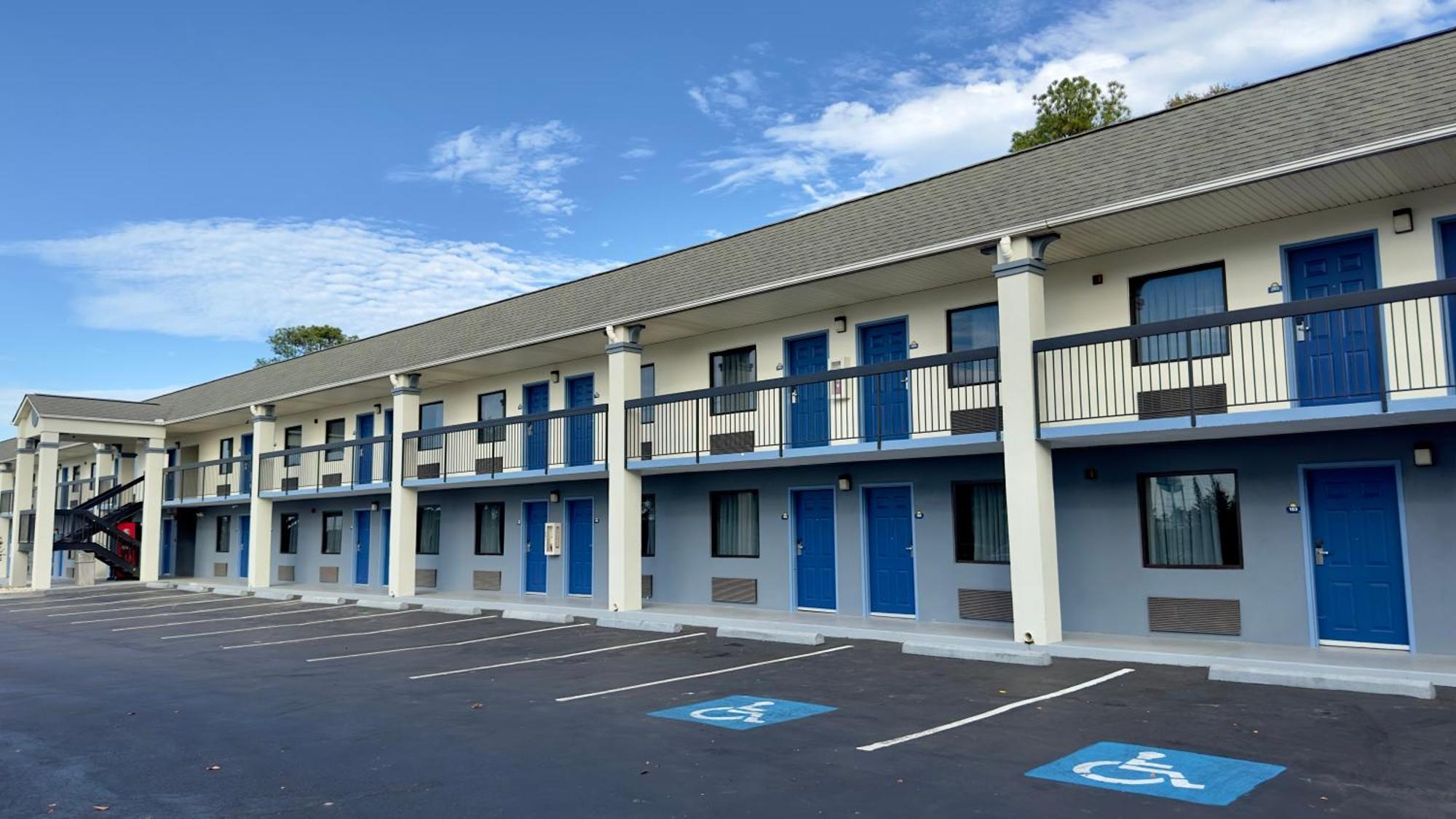 Days Inn By Wyndham Lexington-Columbia Extérieur photo