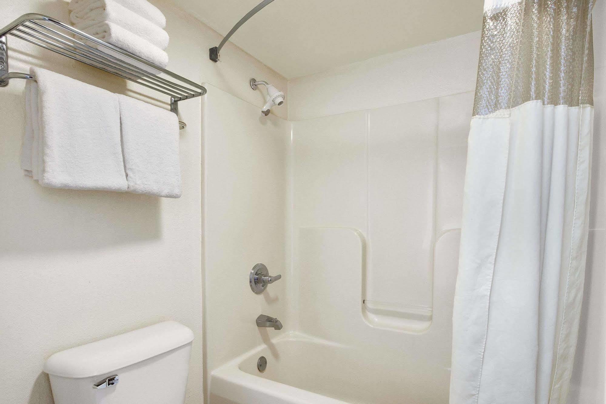Days Inn By Wyndham Lexington-Columbia Extérieur photo